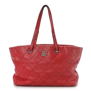 CHANEL Glazed Calfskin Large On The Road Tote Red 